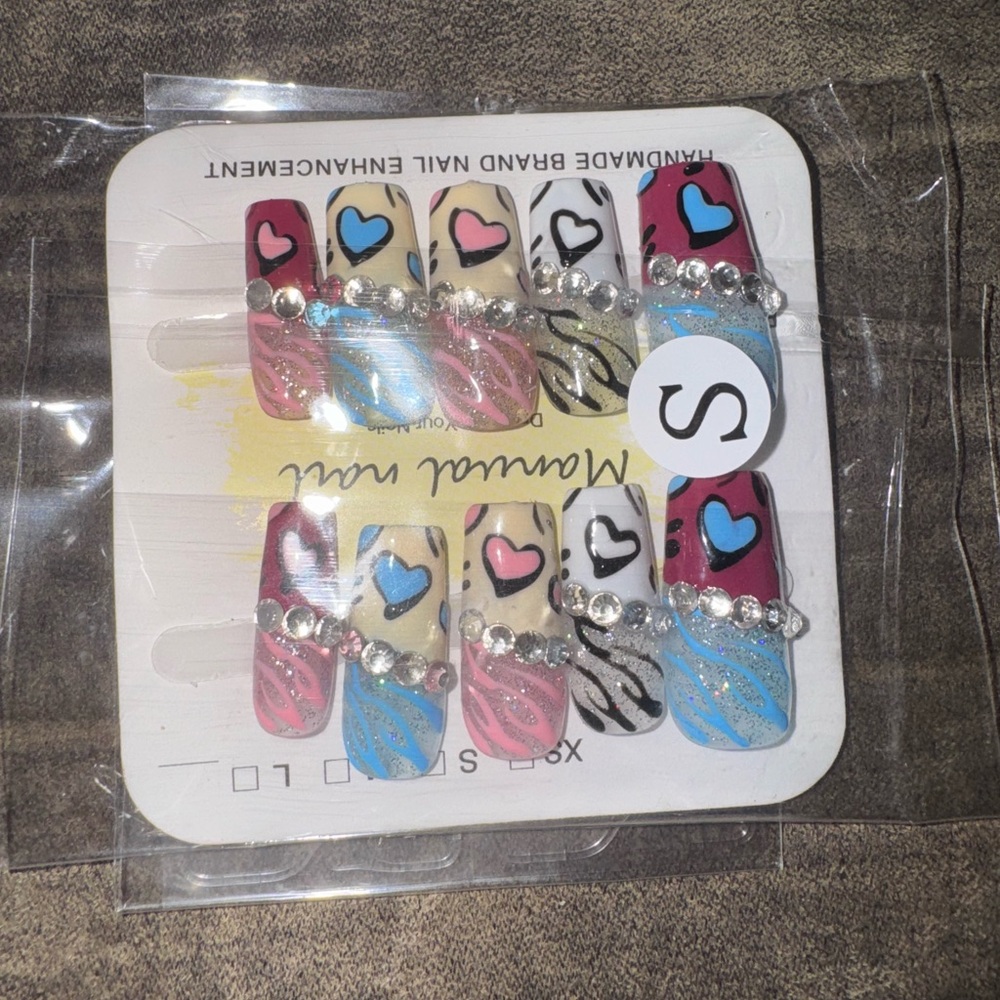 Colorful Heart Nail Set